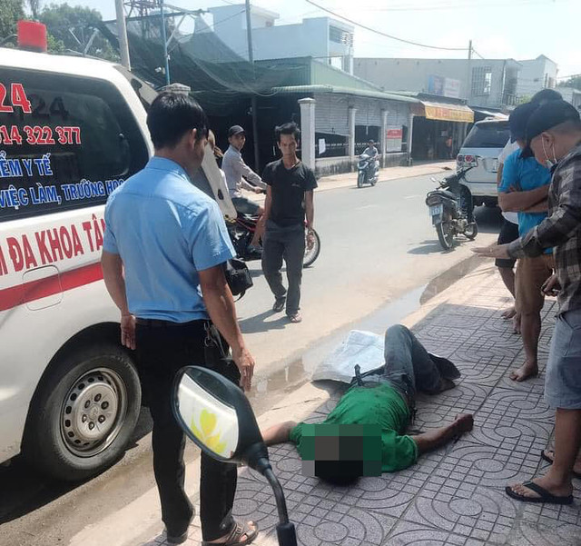 Người đàn ông đâm chết bạn nhậu rồi bỏ trốn Nguoi dan ong dam chet ban nhau roi bo tron