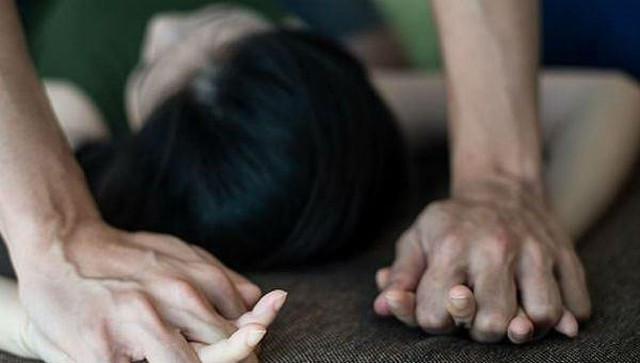 Bé gái bị bạn trai quen qua facebook dụ làm chuyện người lớn nhiều lần Be gai bi ban trai quen qua facebook du lam chuyen nguoi lon nhieu lan