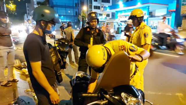 Đại tá Lê Hồng Nam phát động lễ xuất quân tấn công trấn áp tội phạm - Hình 9 Dai ta Le Hong Nam phat dong le xuat quan tan cong tran ap toi pham-Hinh-9