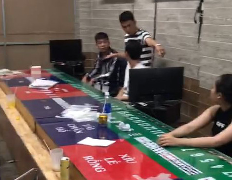 Phá sòng bạc trực tuyến trong khu dân cư ở Sài Gòn Pha song bac truc tuyen trong khu dan cu o Sai Gon