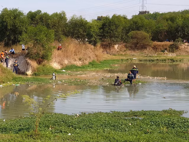 Hai be gai tu vong thuong tam duoi ho nuoc o Binh Duong
