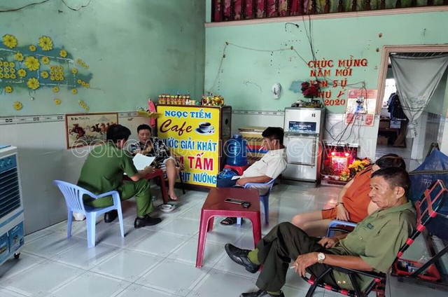 Tạm giữ cụ ông 70 tuổi là chủ quán cà phê cho nhân viên bán dâm - Hình 2 Tam giu cu ong 70 tuoi la chu quan ca phe cho nhan vien ban dam-Hinh-2