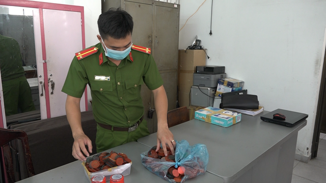 3 thanh niên chuyên làm giả bằng cấp thu lợi hàng trăm triệu đồng khai gì? - Hình 2 3 thanh nien chuyen lam gia bang cap thu loi hang tram trieu dong khai gi?-Hinh-2