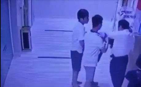 Bao ve chung cu bi Pho chu tich Tap doan Deo Ca cam sung de doa-Hinh-2