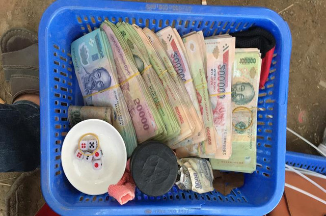 Cháu của trưởng công an huyện cầm đầu sòng bạc tài xỉu - Hình 4 Chau cua truong cong an huyen cam dau song bac tai xiu-Hinh-4