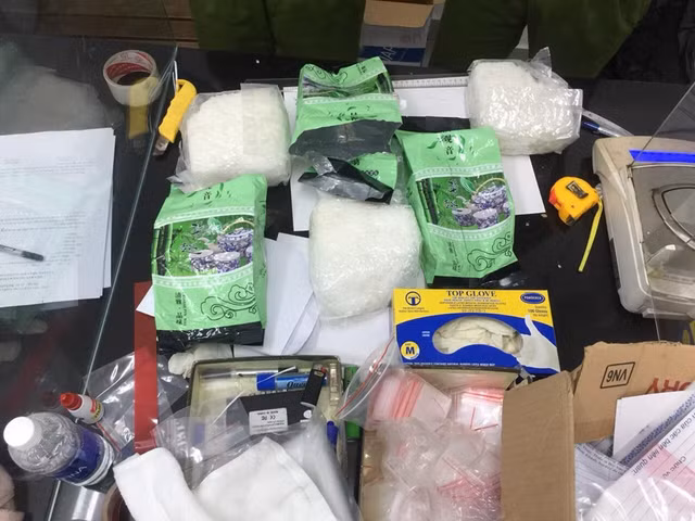 Bat cap vo chong cung nguoi ngoai quoc trong duong day ma tuy khung o Sai Gon-Hinh-3