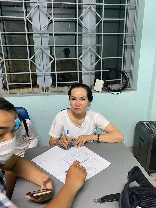 Bắt cặp vợ chồng cùng người ngoại quốc trong đường dây ma tuý khủng ở Sài Gòn - Hình 2 Bat cap vo chong cung nguoi ngoai quoc trong duong day ma tuy khung o Sai Gon-Hinh-2