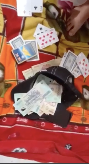 Sới bạc ở nghĩa trang đưa ra quy định chơi bịp sẽ bị chặt cụt tay - Hình 3 Soi bac o nghia trang dua ra quy dinh choi bip se bi chat cut tay-Hinh-3