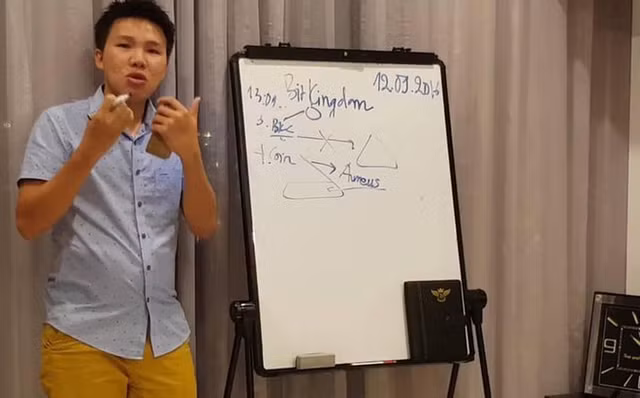 Vu gia dinh dai gia bi bat coc cuop 35 ty dong: Bat nhieu cuu cong an-Hinh-2