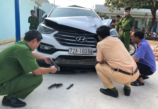 Đại uý công an tử vong vì bị tài xế lái ô tô tốc độ 100km/h tông vào - Hình 2 Dai uy cong an tu vong vi bi tai xe lai o to toc do 100km/h tong vao-Hinh-2