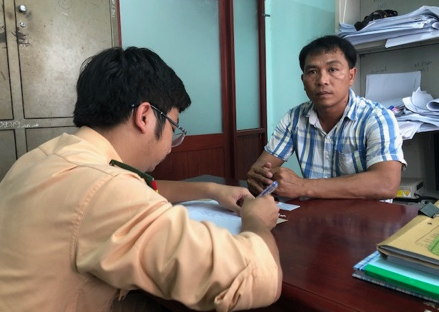 Đại uý công an tử vong vì bị tài xế lái ô tô tốc độ 100km/h tông vào Dai uy cong an tu vong vi bi tai xe lai o to toc do 100km/h tong vao