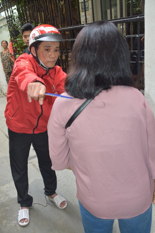 Tên cướp về nhà thăm vợ con thì bị bắt - Hình 3 Ten cuop ve nha tham vo con thi bi bat-Hinh-3