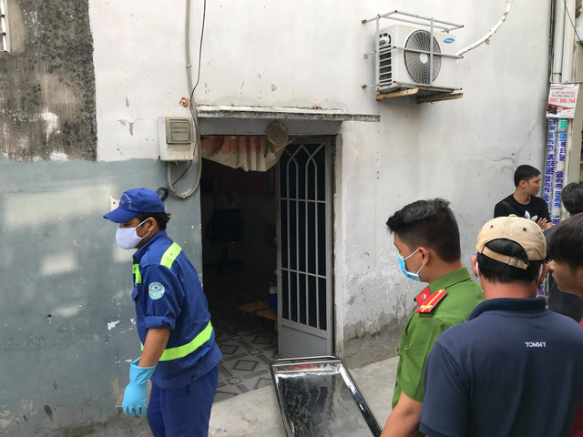 Chồng tới đón con bị nhân tình của vợ đâm tử vong Chong toi don con bi nhan tinh cua vo dam tu vong