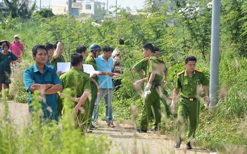 Cô gái 19 tuổi mang ba lô chứa thi thể bé sơ sinh ở Sài Gòn Co gai 19 tuoi mang ba lo chua thi the be so sinh o Sai Gon