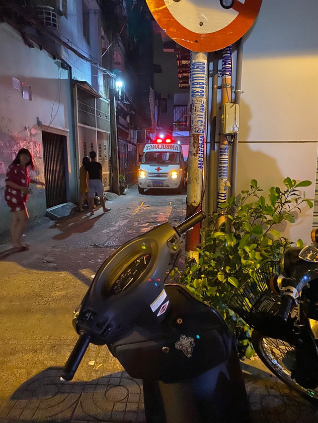 Trung uý Công an bị gãy tay khi khống chế kẻ ngáo đá - Hình 2 Trung uy Cong an bi gay tay khi khong che ke ngao da-Hinh-2
