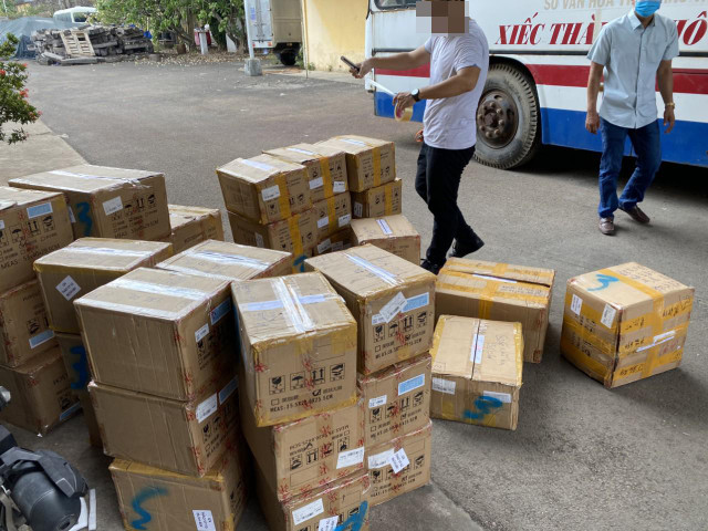 Kho mỹ phẩm nhập lậu của người phụ nữ từng đăng quang cuộc thi sắc đẹp ở Hàn Quốc Kho my pham nhap lau cua nguoi phu nu tung dang quang cuoc thi sac dep o Han Quoc
