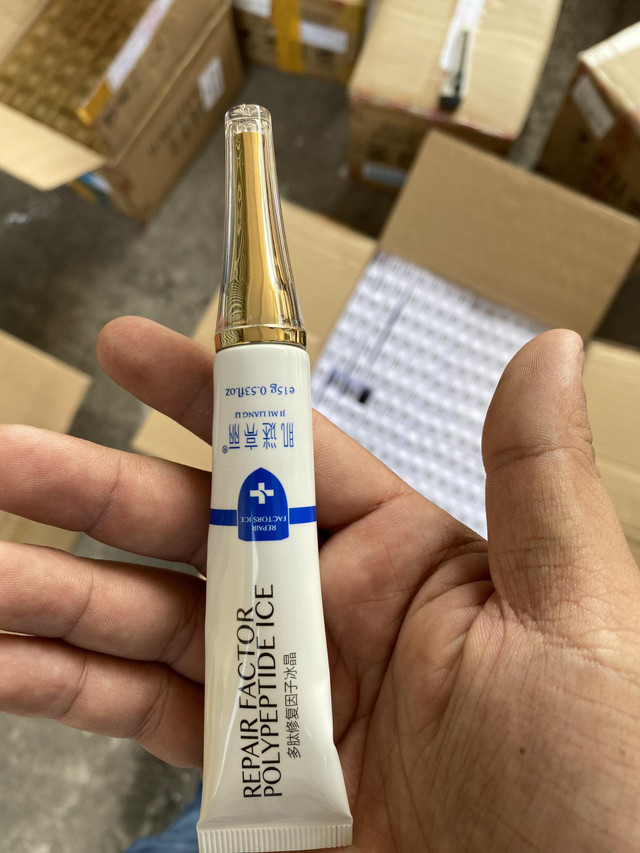 Kho mỹ phẩm nhập lậu của người phụ nữ từng đăng quang cuộc thi sắc đẹp ở Hàn Quốc - Hình 5 Kho my pham nhap lau cua nguoi phu nu tung dang quang cuoc thi sac dep o Han Quoc-Hinh-5