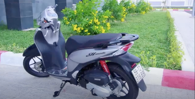 Giỏ đựng gà chọi chứa hơn 4kg ma tuý, dao, kiếm... của người đàn ông đi xe SH - Hình 2 Gio dung ga choi chua hon 4kg ma tuy, dao, kiem... cua nguoi dan ong di xe SH-Hinh-2