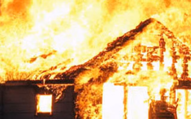 Nam ke toan chet chay trong phong o tru so xa