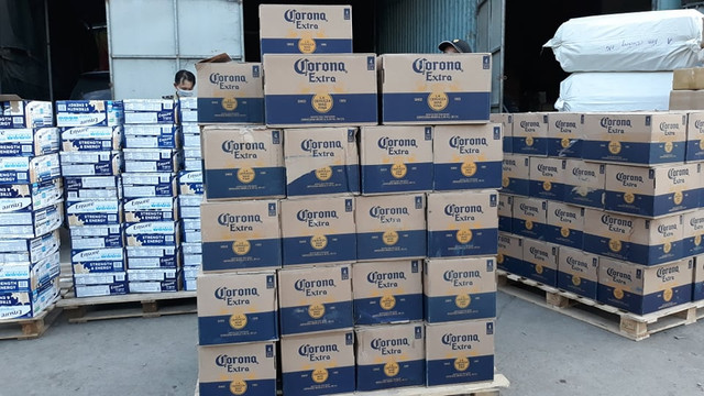 Kho hàng hoá chứa nhiều thùng sữa hiệu Ensure, bia ngoại nhập không rõ nguồn gốc Kho hang hoa chua nhieu thung sua hieu Ensure, bia ngoai nhap khong ro nguon goc