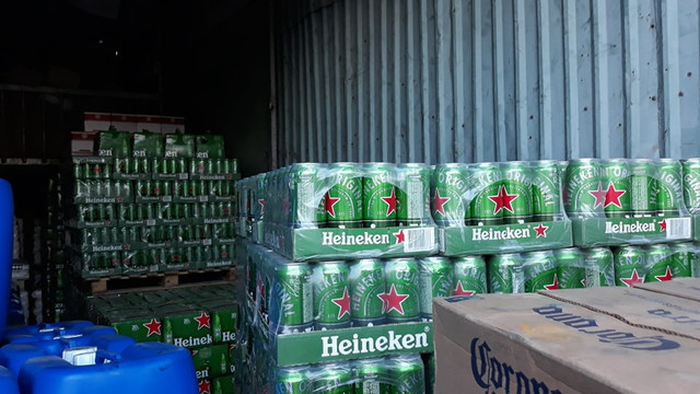 Kho hàng hoá chứa nhiều thùng sữa hiệu Ensure, bia ngoại nhập không rõ nguồn gốc - Hình 3 Kho hang hoa chua nhieu thung sua hieu Ensure, bia ngoai nhap khong ro nguon goc-Hinh-3