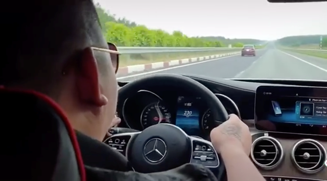 Lộ diện tài xế lái xe sang tốc độ 234km/h trên cao tốc Long Thành - Dầu Giây Lo dien tai xe lai xe sang toc do 234km/h tren cao toc Long Thanh - Dau Giay