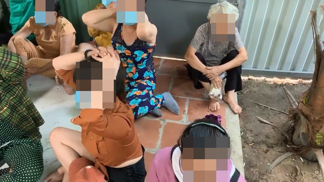 Triệt phá sòng bạc khủng ở vùng ven Sài Gòn, tạm giữ nhiều quý bà' - Hình 3 Triet pha song bac khung o vung ven Sai Gon, tam giu nhieu quy ba'-Hinh-3