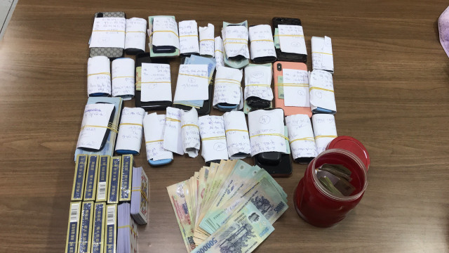 Triệt phá sòng bạc khủng ở vùng ven Sài Gòn, tạm giữ nhiều quý bà' - Hình 2 Triet pha song bac khung o vung ven Sai Gon, tam giu nhieu quy ba'-Hinh-2