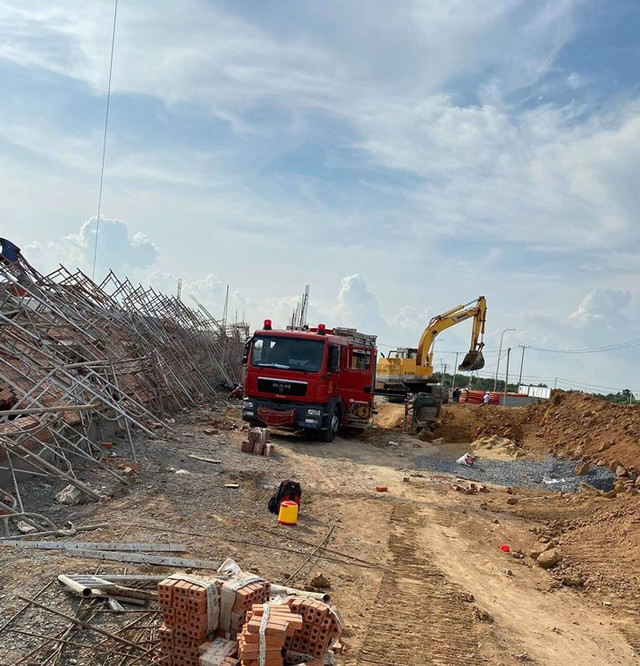 NÓNG: Sập tường Công ty AV Healthcare khiến 10 người tử vong ở Đồng Nai - Hình 4 NONG: Sap tuong Cong ty AV Healthcare khien 10 nguoi tu vong o Dong Nai-Hinh-4