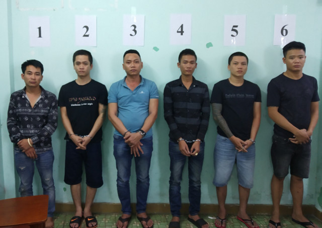 Can danh nhau, nguoi dan ong bi bang giang ho Sai Gon chem gan lia tay