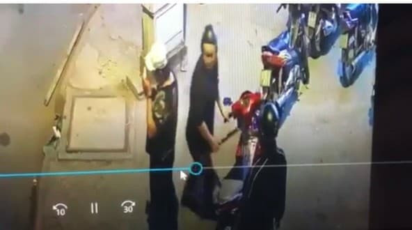 Chuyển vụ người đàn ông bị nhóm 'giang hồ' truy sát thương tích 42% lên Viện KSND Chuyen vu nguoi dan ong bi nhom 'giang ho' truy sat thuong tich 42% len Vien KSND