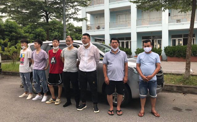 Khởi tố 51 bị can tổ chức cho người khác xuất nhập cảnh Việt Nam trái phép Khoi to 51 bi can to chuc cho nguoi khac xuat nhap canh Viet Nam trai phep