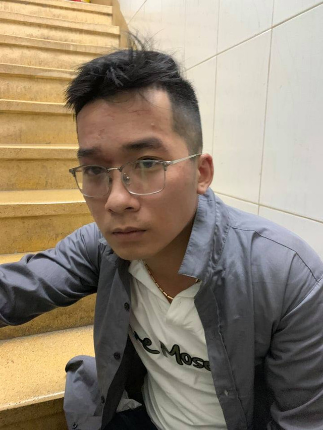 Co gai dang chup hinh 'tu suong' bi ten cuop giat dien thoai