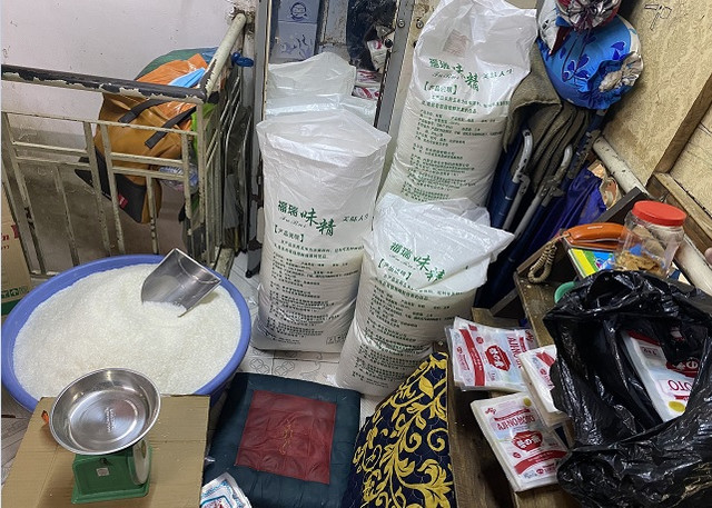 Phát hiện cơ sở sản xuất bột ngọt giả nhãn hiệu Ajinomoto, Saji ở Sài Gòn - Hình 2 Phat hien co so san xuat bot ngot gia nhan hieu Ajinomoto, Saji o Sai Gon-Hinh-2