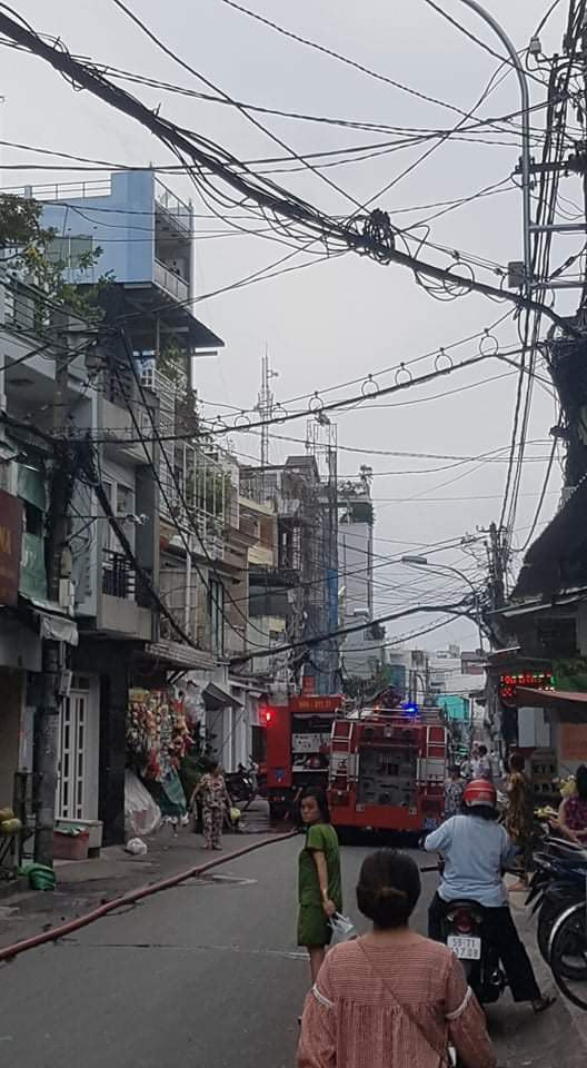 Cháy nhà trong hẻm ở Sài Gòn, người phụ nữ tử vong - Hình 2 Chay nha trong hem o Sai Gon, nguoi phu nu tu vong-Hinh-2