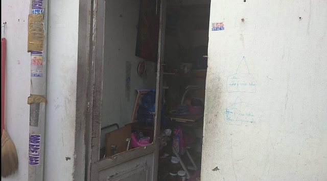 Hien truong phong tro 2 cha con chet chay o Sai Gon-Hinh-5