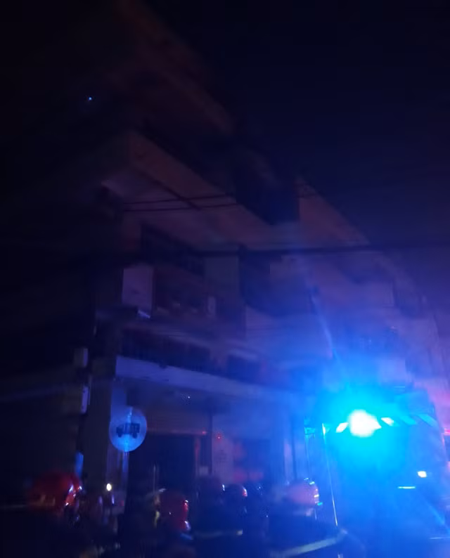 Cuu thanh cong 6 nguoi mac ket trong can nha boc chay