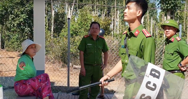 Thanh niên trộm mai Tết cầm dao chém ngang bụng trung uý công an - Hình 2 Thanh nien trom mai Tet cam dao chem ngang bung trung uy cong an-Hinh-2