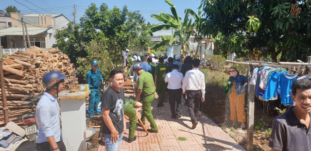 Thanh niên trộm mai Tết cầm dao chém ngang bụng trung uý công an - Hình 3 Thanh nien trom mai Tet cam dao chem ngang bung trung uy cong an-Hinh-3