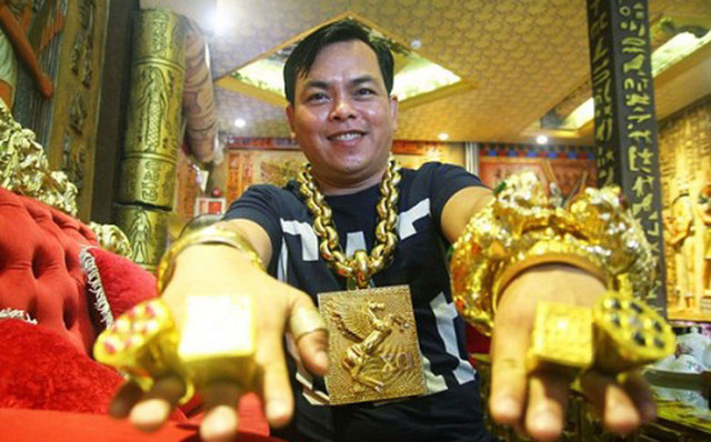 Điều tra bổ sung Phúc XO 'đại gia đeo vàng giả nhiều nhất Việt Nam' Dieu tra bo sung Phuc XO 'dai gia deo vang gia nhieu nhat Viet Nam'