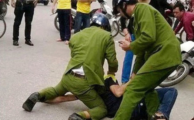 Sau 3 năm đánh công an đối tượng mới ra đầu thú Sau 3 nam danh cong an doi tuong moi ra dau thu