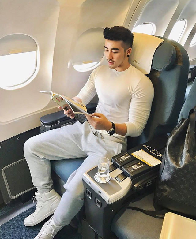 Hotboy cầm đầu đường dây hoa hậu, người mẫu bán dâm giá 30.000 USD ở Sài Gòn là ai? - Hình 2 Hotboy cam dau duong day hoa hau, nguoi mau ban dam gia 30.000 USD o Sai Gon la ai?-Hinh-2