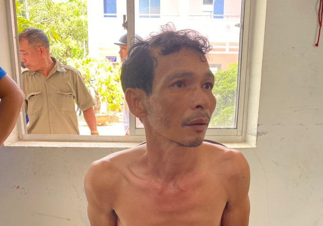 Kẻ phóng hoả định thiêu sống 2 mẹ con người tình: Cột chặt cửa nhà hàng xóm trước khi hành động Ke phong hoa dinh thieu song 2 me con nguoi tinh: Cot chat cua nha hang xom truoc khi hanh dong