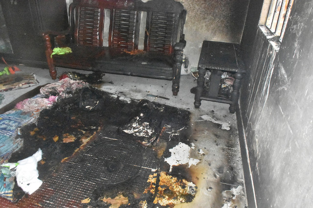 Kẻ phóng hoả định thiêu sống 2 mẹ con người tình: Cột chặt cửa nhà hàng xóm trước khi hành động - Hình 2 Ke phong hoa dinh thieu song 2 me con nguoi tinh: Cot chat cua nha hang xom truoc khi hanh dong-Hinh-2