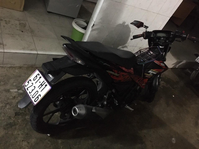 Một gia đình ở Sài Gòn bị nhóm đòi nợ khủng bố bằng sơn, chất bẩn - Hình 5 Mot gia dinh o Sai Gon bi nhom doi no khung bo bang son, chat ban-Hinh-5