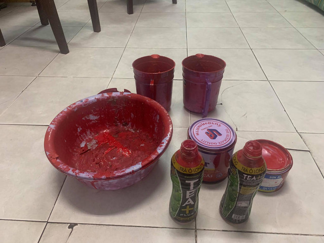 Một gia đình ở Sài Gòn bị nhóm đòi nợ khủng bố bằng sơn, chất bẩn - Hình 6 Mot gia dinh o Sai Gon bi nhom doi no khung bo bang son, chat ban-Hinh-6