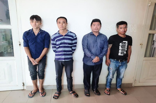 Nhóm giang hồ cho vay nặng lãi chiếm nhà con nợ Nhom giang ho cho vay nang lai chiem nha con no