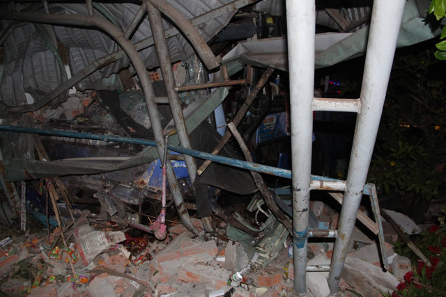 Vụ ô tô giường nằm tông xe tải: Thêm 2 nạn nhân tử vong Vu o to giuong nam tong xe tai: Them 2 nan nhan tu vong