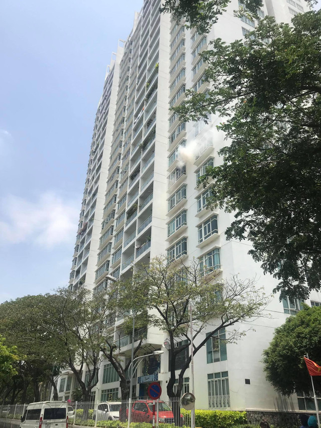 Giải cứu 4 người khỏi vụ cháy ở chung cư Hoàng Anh Gia Lai Giai cuu 4 nguoi khoi vu chay o chung cu Hoang Anh Gia Lai