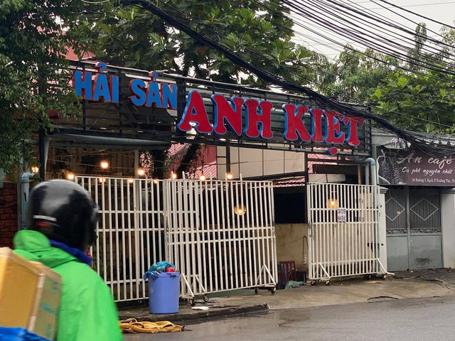 Thanh niên đánh chết cụ ông 70 tuổi trong quán nhậu ở Sài Gòn Thanh nien danh chet cu ong 70 tuoi trong quan nhau o Sai Gon